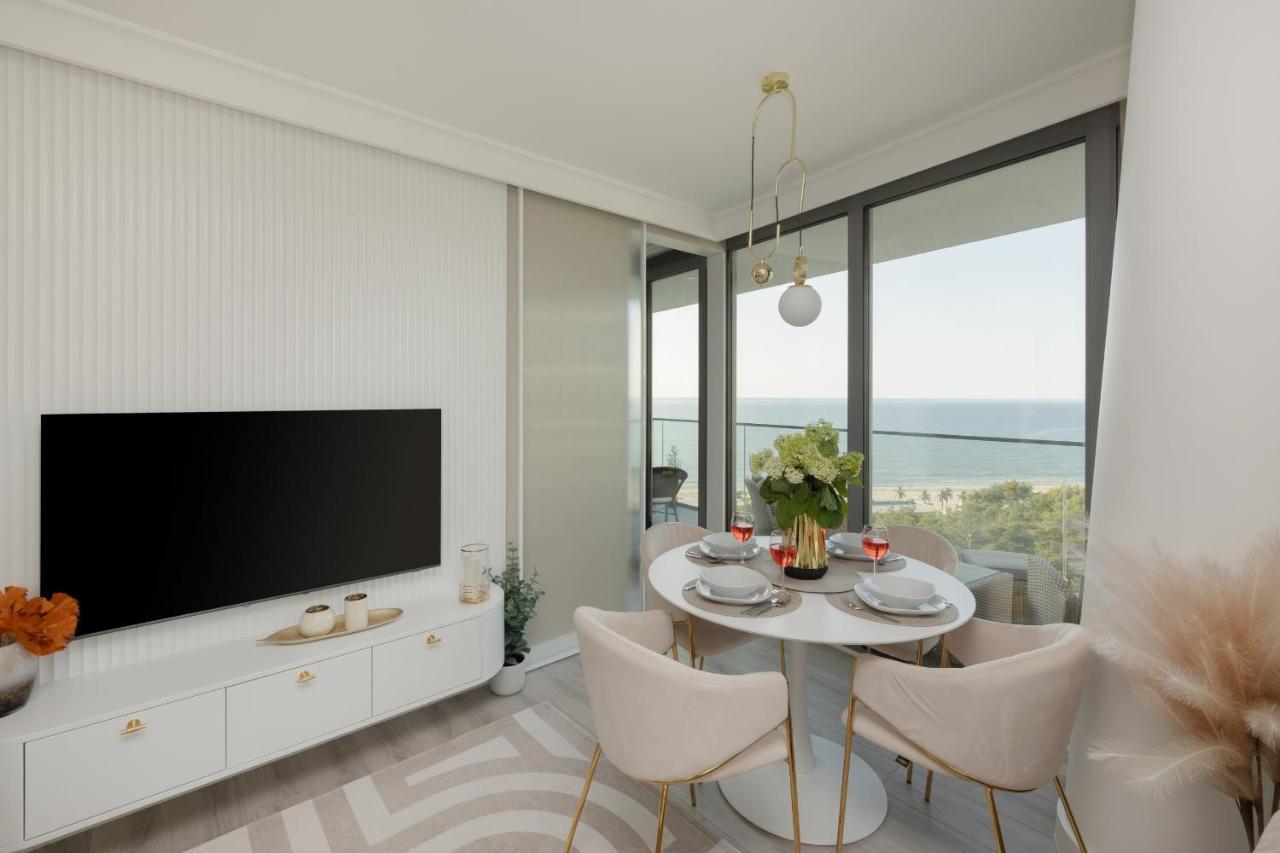 Royallux Waves & - Sea View From Balcony By Renters Prestige Apartment