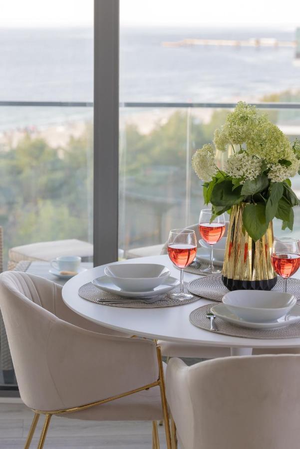 Royallux Waves & - Sea View From Balcony By Renters Prestige *