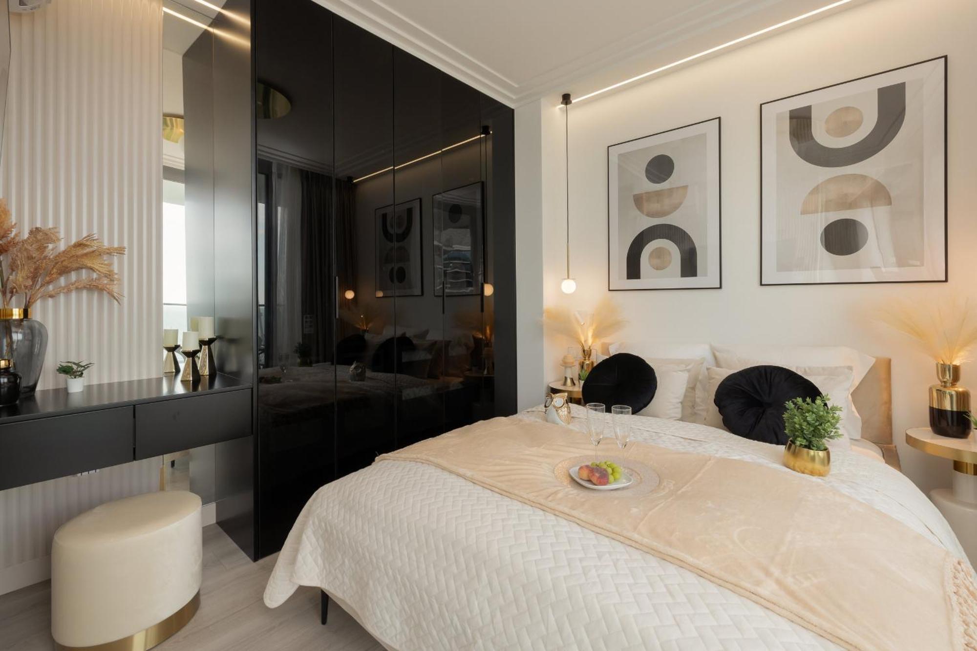 Apartment Royallux Waves & - Sea View From Balcony By Renters Prestige *