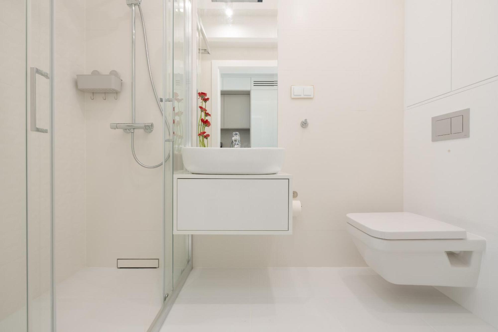 Royallux Waves & - Sea View From Balcony By Renters Prestige *