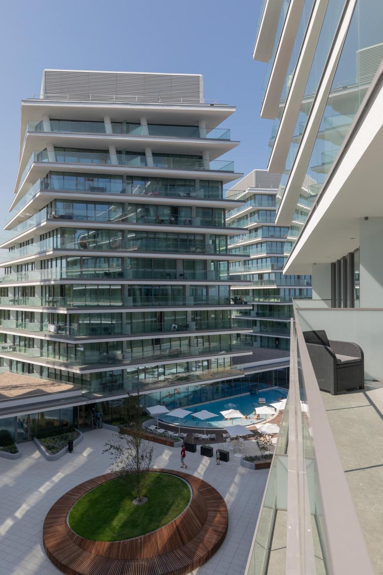 Apartment Royallux Waves & - Sea View From Balcony By Renters Prestige