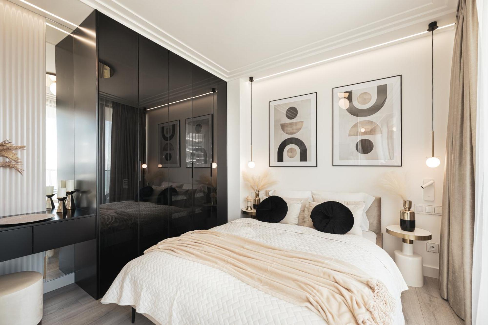 Royallux Waves & - Sea View From Balcony By Renters Prestige Apartment