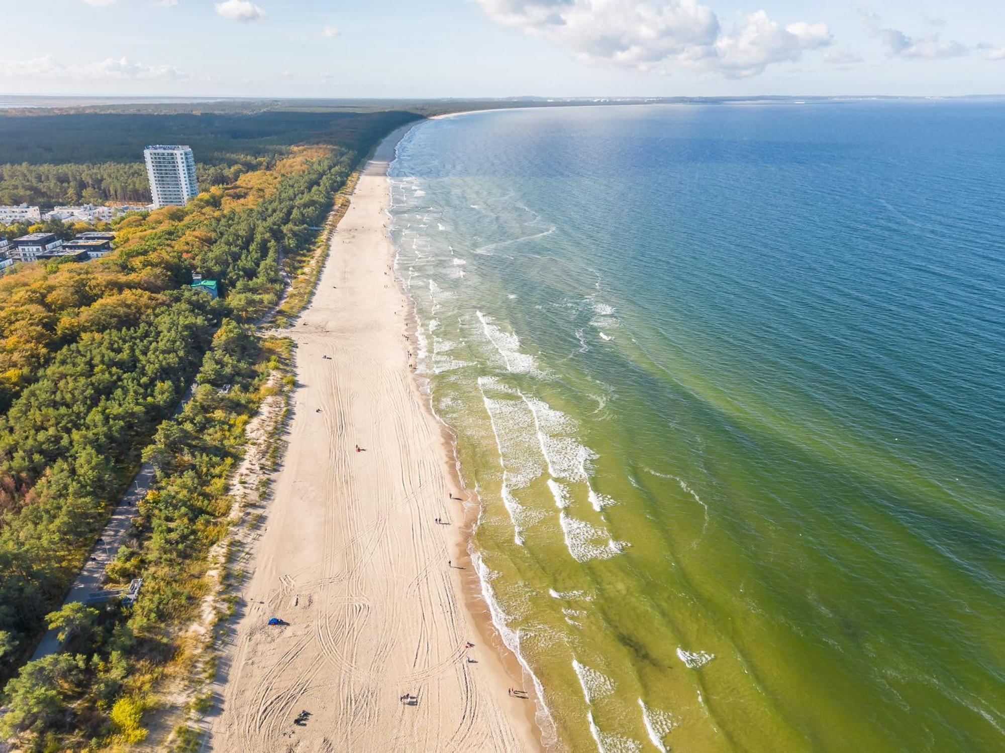 Royallux Waves & - Sea View From Balcony By Renters Prestige *